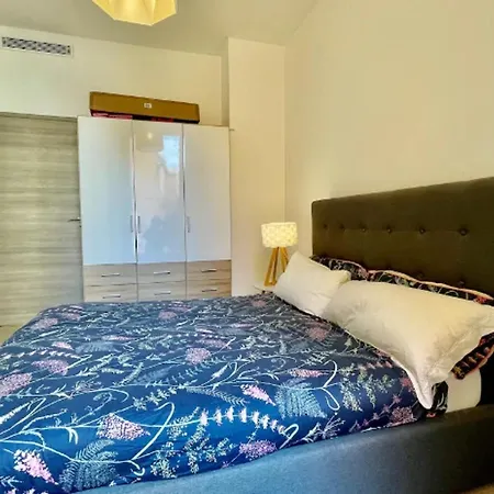 Feriehus Large 4-room Town Center Near Monaco *